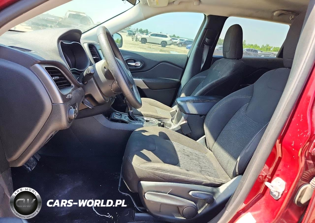 2019 Jeep Cherokee Latitude VIN:1C4PJLCB1KD149832 - 7