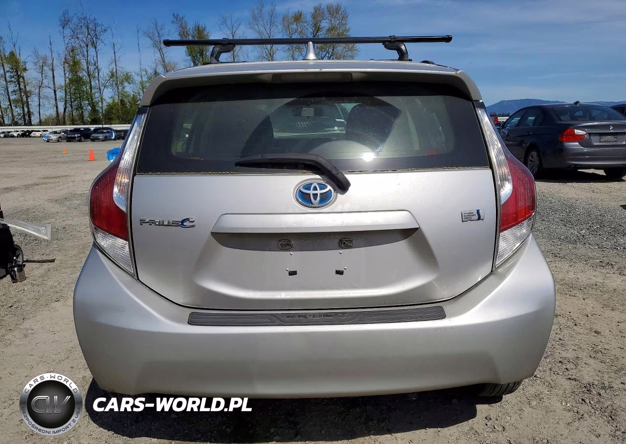 2016 Toyota Prius C Two VIN:JTDKDTB30G1119869 - 6