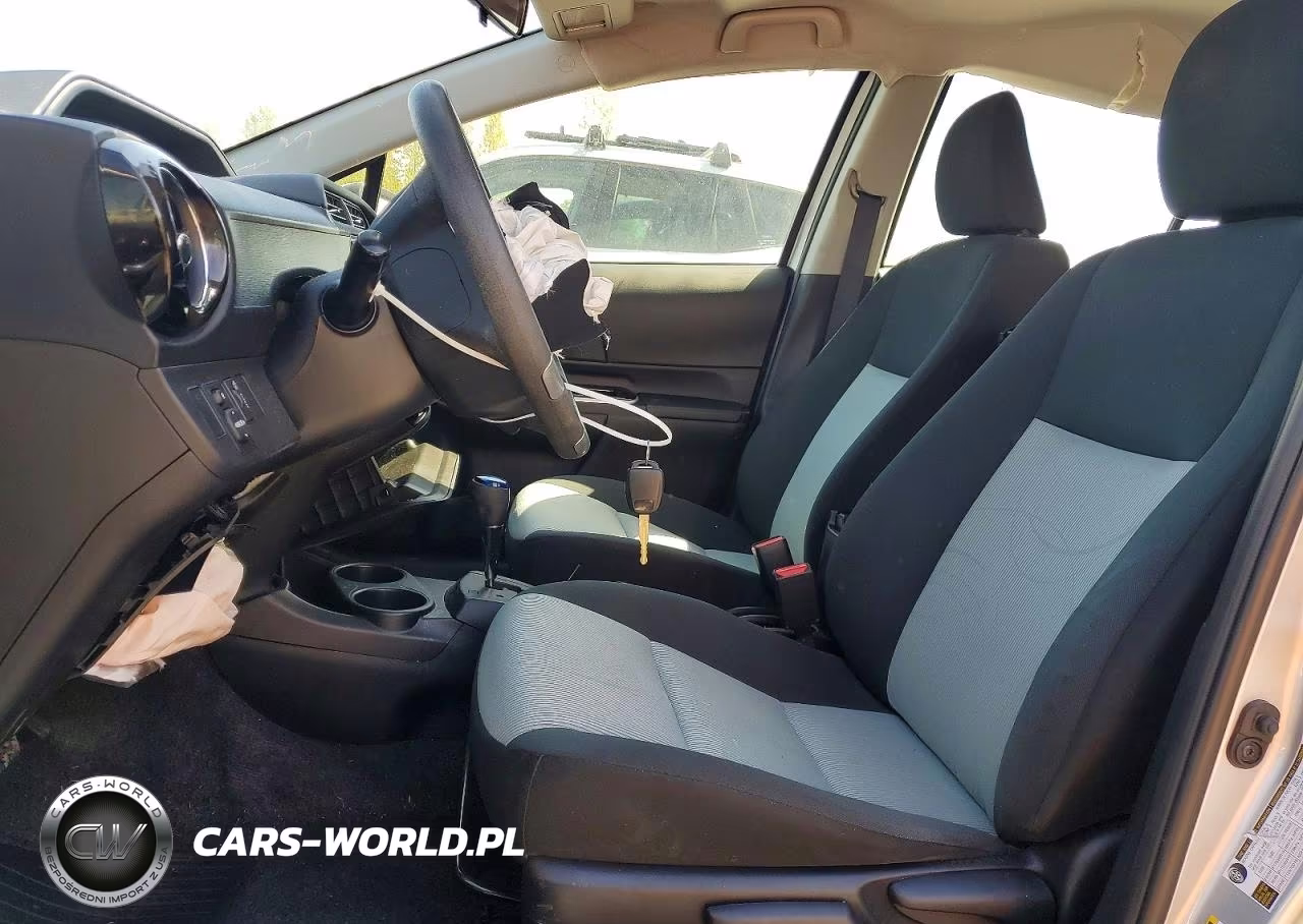 2016 Toyota Prius C Two VIN:JTDKDTB30G1119869 - 7
