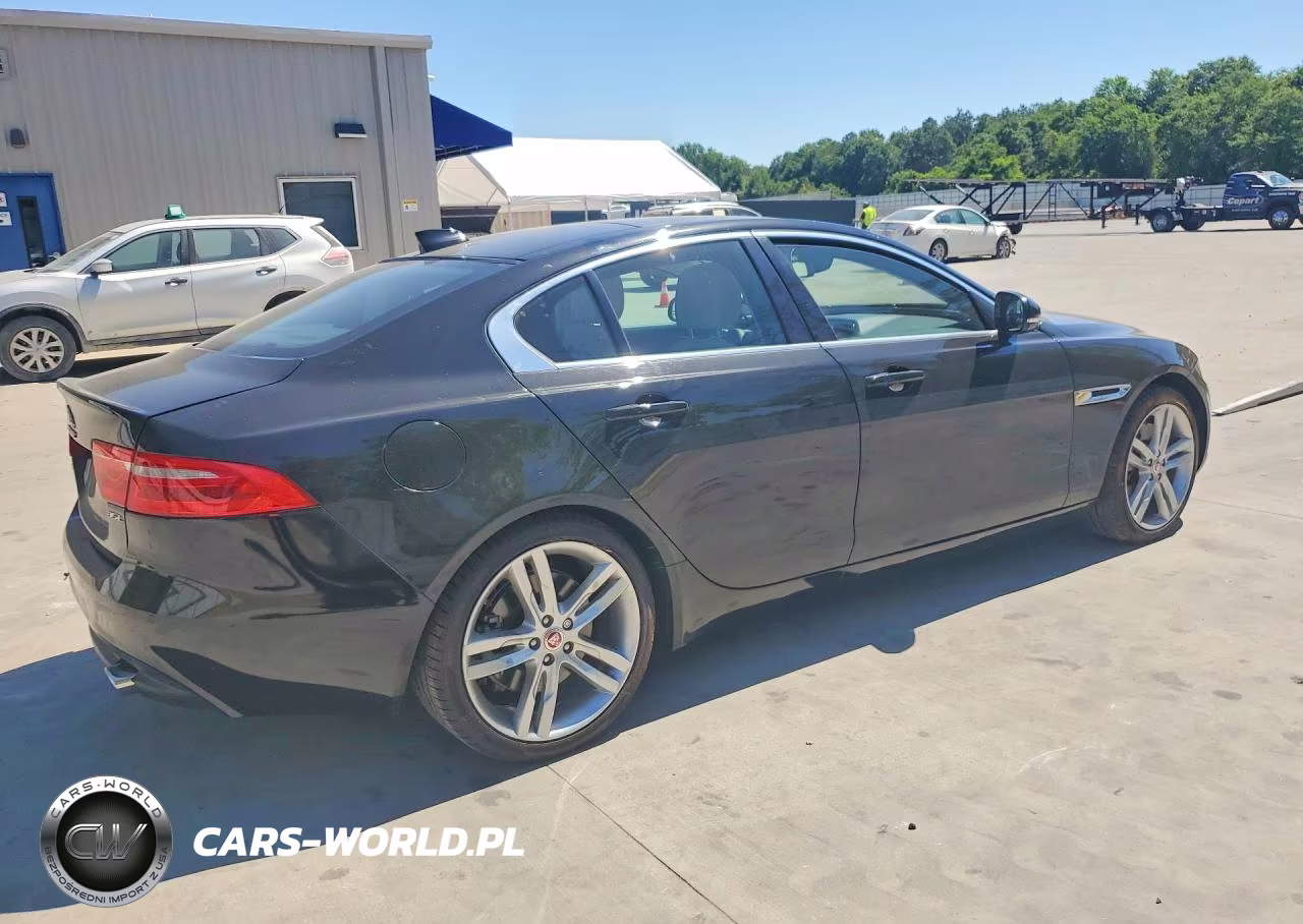 2018 Jaguar Xe Prestige VIN:SAJAE4EV9JCP18603 - 3