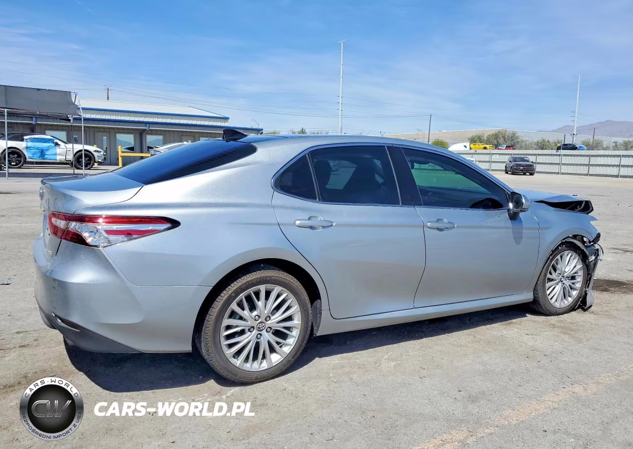 2020 Toyota Camry Xle VIN:4T1FZ1AK8LU035867 - 3
