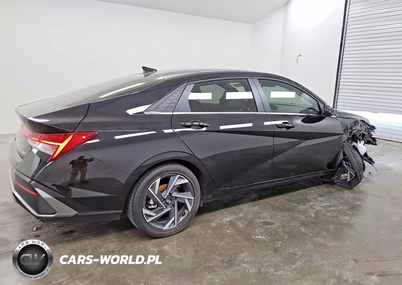 2025 Hyundai Elantra Limited VIN:KMHLN4DJXSU180233 - 3
