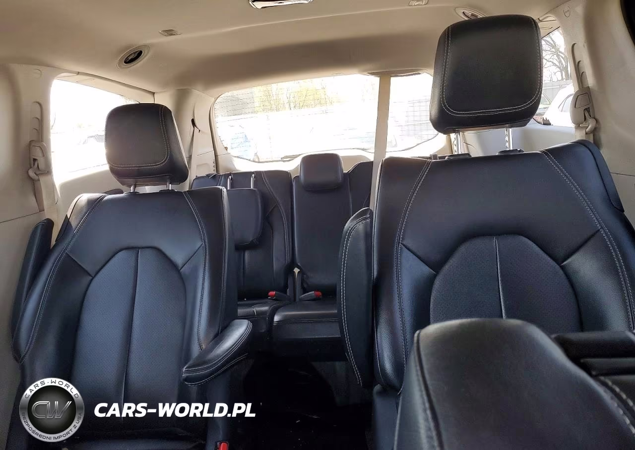 2022 Chrysler Pacifica Hybrid Touring L VIN:2C4RC1L74NR122841 - 10