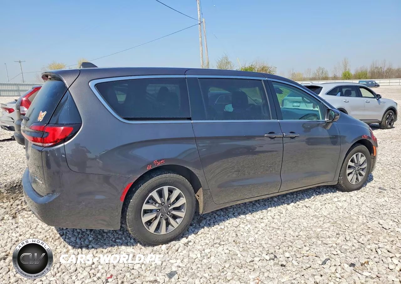 2022 Chrysler Pacifica Hybrid Touring L VIN:2C4RC1L74NR122841 - 3