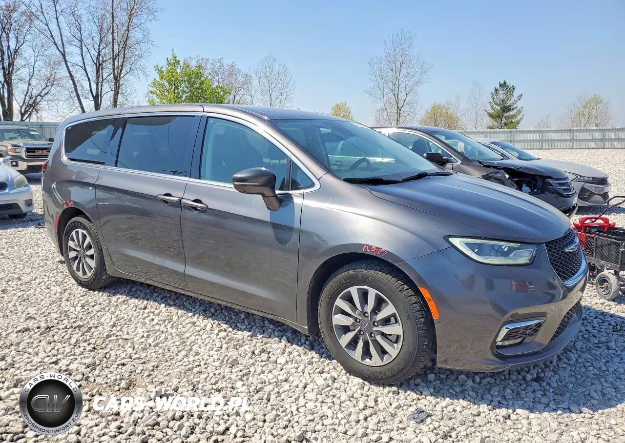 2022 Chrysler Pacifica Hybrid Touring L VIN:2C4RC1L74NR122841 - 4