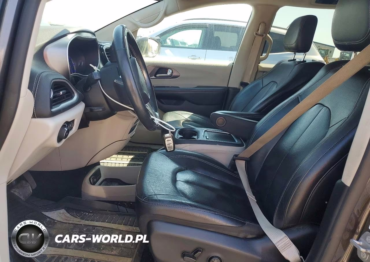 2022 Chrysler Pacifica Hybrid Touring L VIN:2C4RC1L74NR122841 - 7
