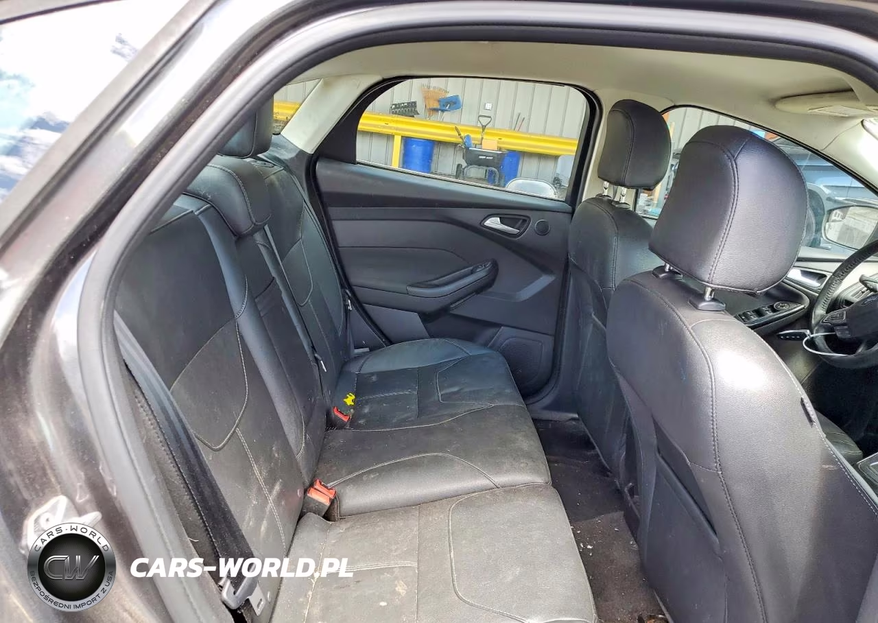 2015 Ford Focus Titanium VIN:1FADP3J26FL364788 - 10