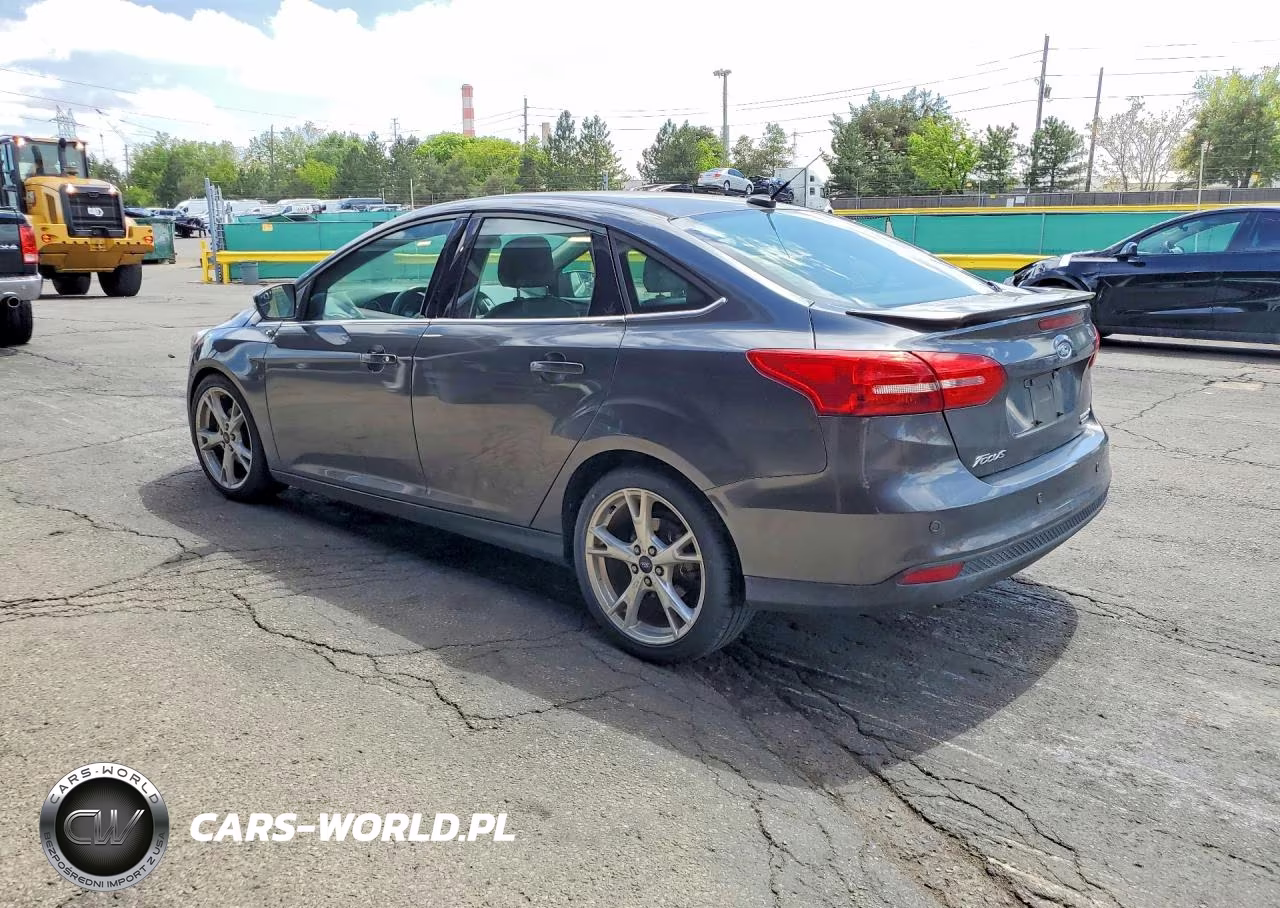 2015 Ford Focus Titanium VIN:1FADP3J26FL364788 - 2
