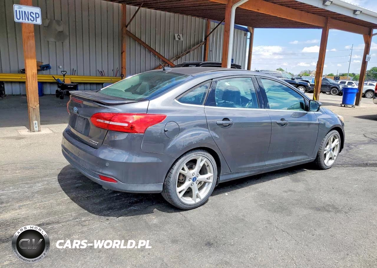 2015 Ford Focus Titanium VIN:1FADP3J26FL364788 - 3