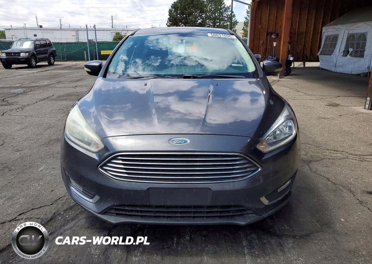 2015 Ford Focus Titanium VIN:1FADP3J26FL364788 - 5