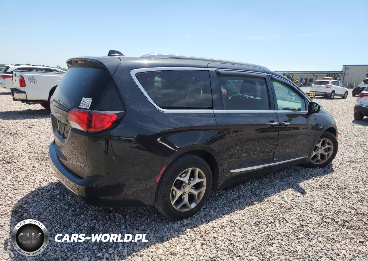 2018 Chrysler Pacifica Limited VIN:2C4RC1GG8JR233168 - 3
