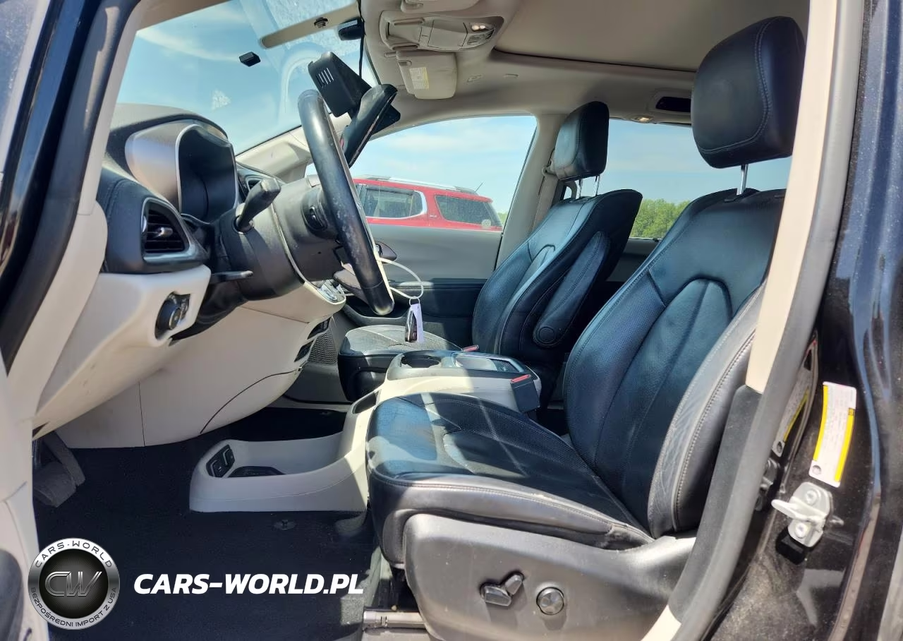 2018 Chrysler Pacifica Limited VIN:2C4RC1GG8JR233168 - 7