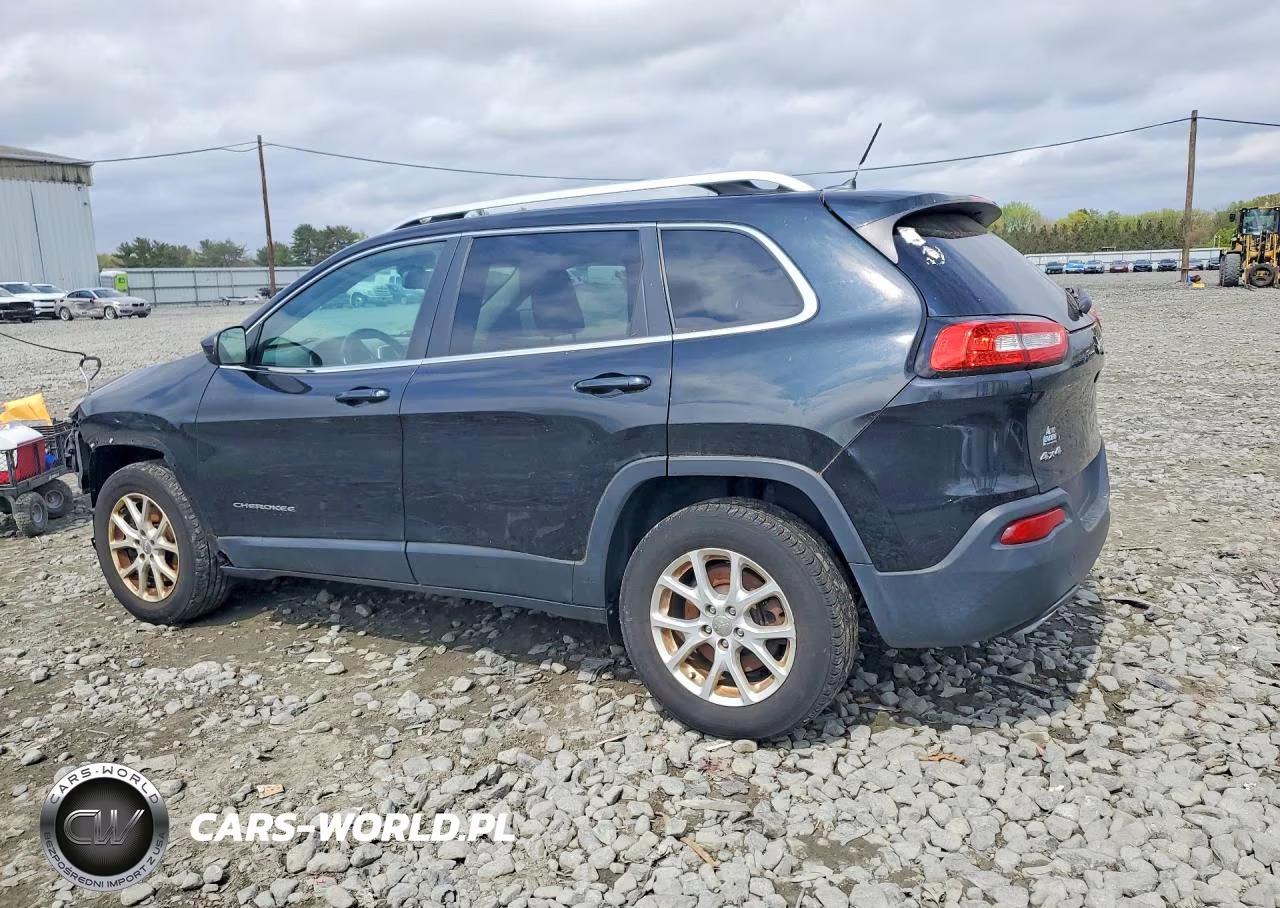 2015 Jeep Cherokee Latitude VIN:1C4PJMCSXFW758594 - 2