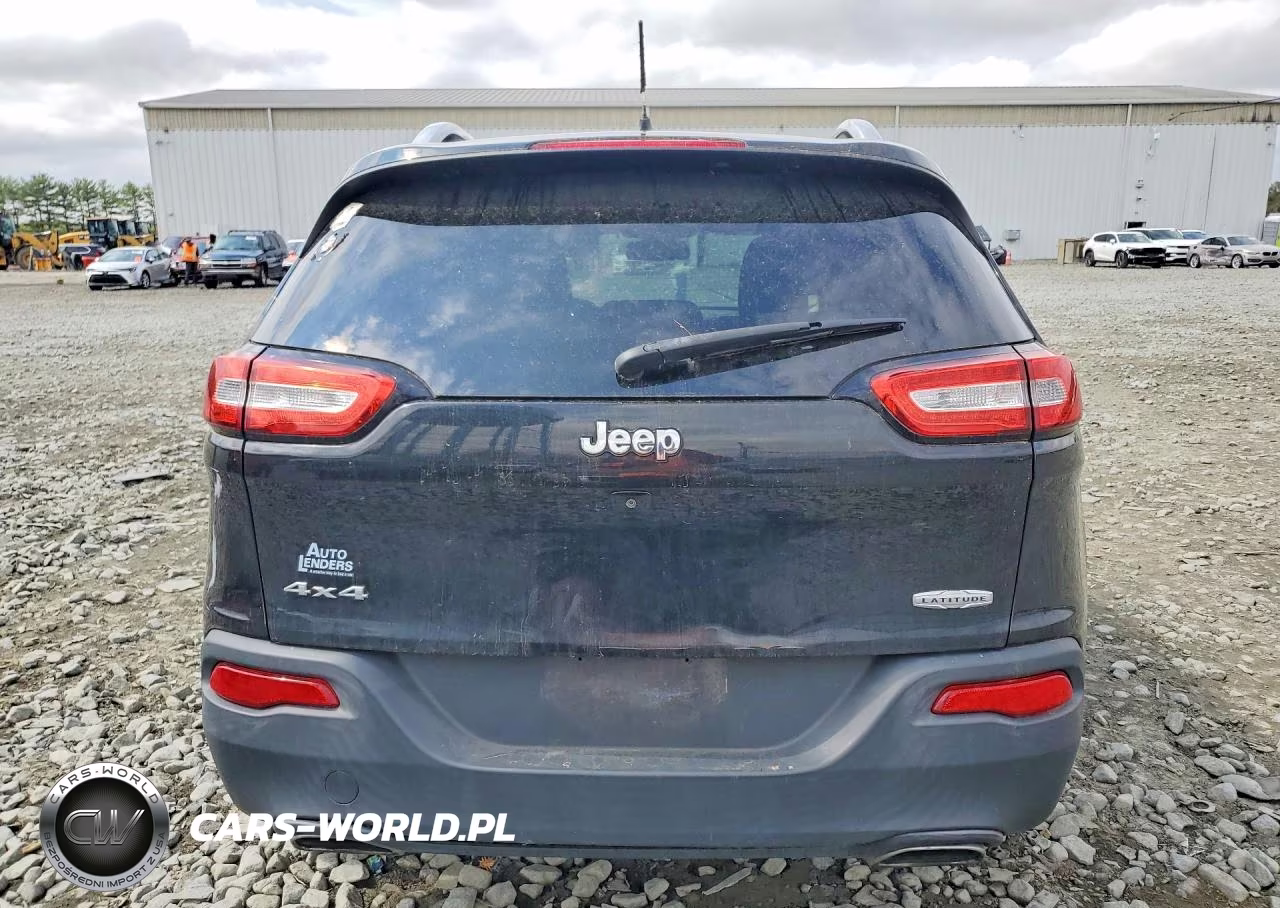 2015 Jeep Cherokee Latitude VIN:1C4PJMCSXFW758594 - 6
