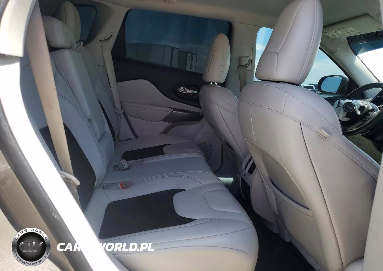 2020 Jeep Cherokee Latitude Plus VIN:1C4PJMLBXLD650872 - 11