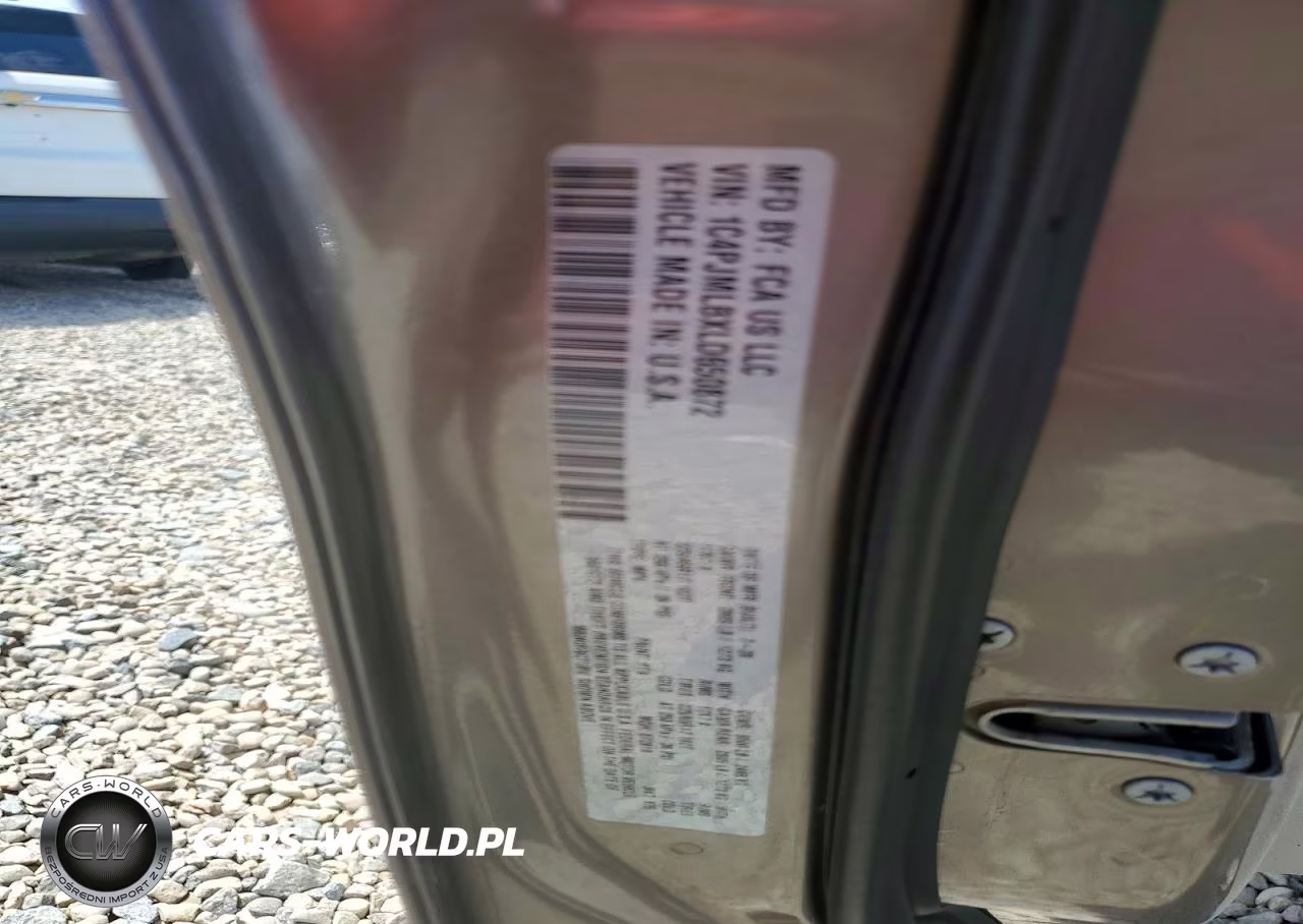 2020 Jeep Cherokee Latitude Plus VIN:1C4PJMLBXLD650872 - 13