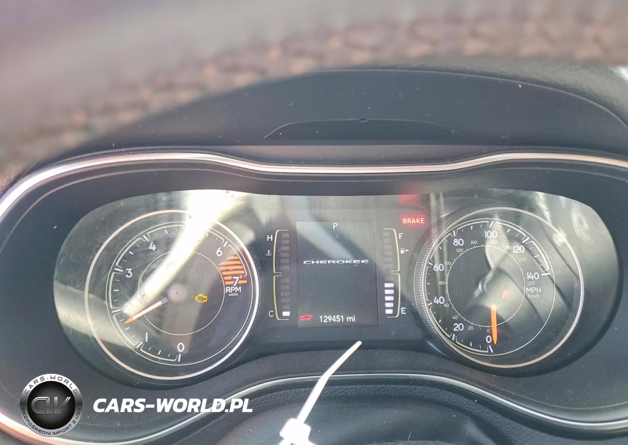 2020 Jeep Cherokee Latitude Plus VIN:1C4PJMLBXLD650872 - 9