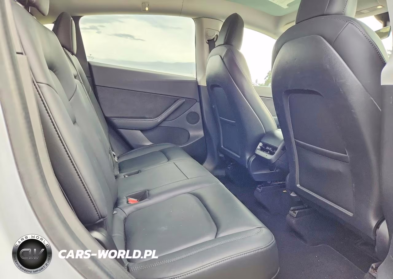 2020 Tesla Model Y VIN:5YJYGDEE9LF052985 - 10