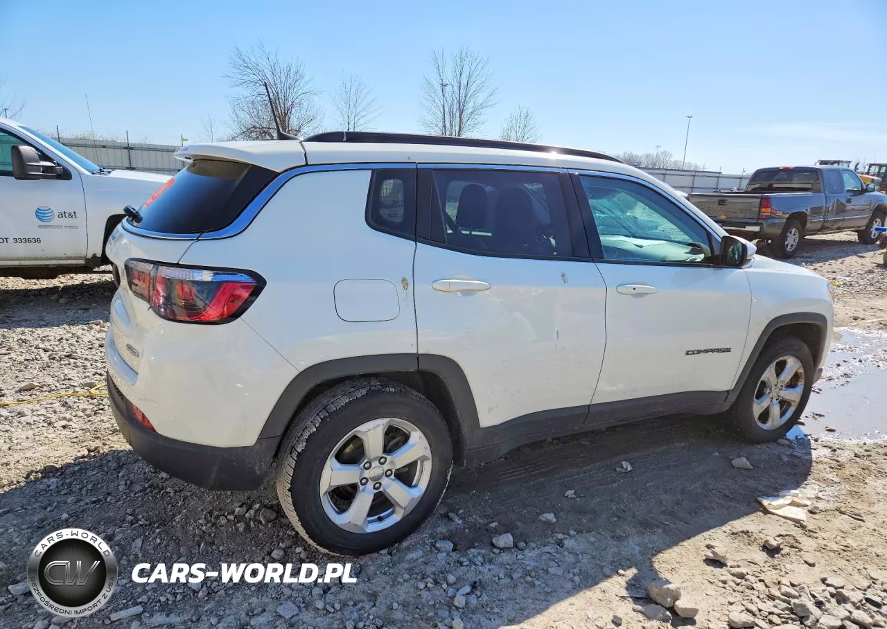 2018 Jeep Compass Latitude VIN:3C4NJDBB8JT291070 - 3