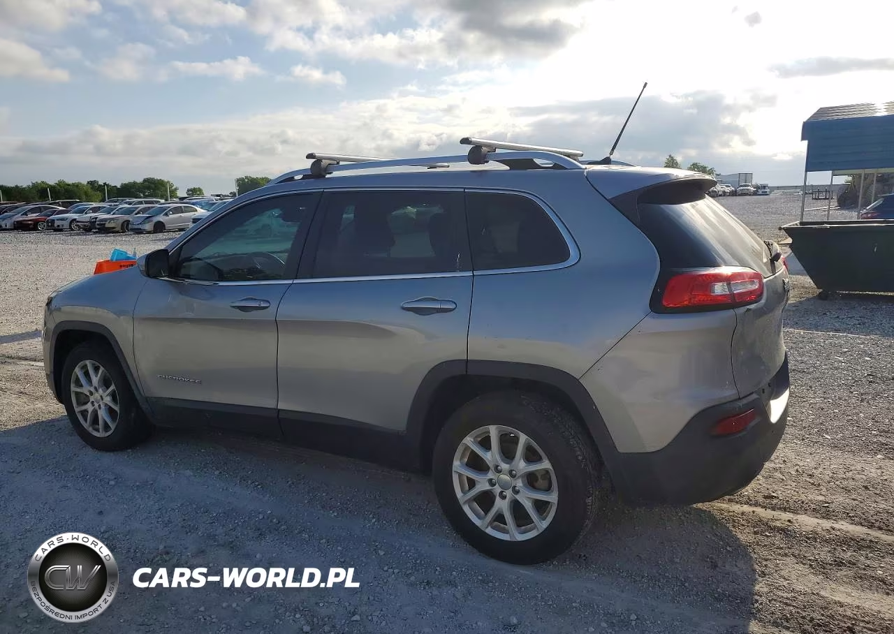 2015 Jeep Cherokee Latitude VIN:1C4PJLCBXFW643374 - 2