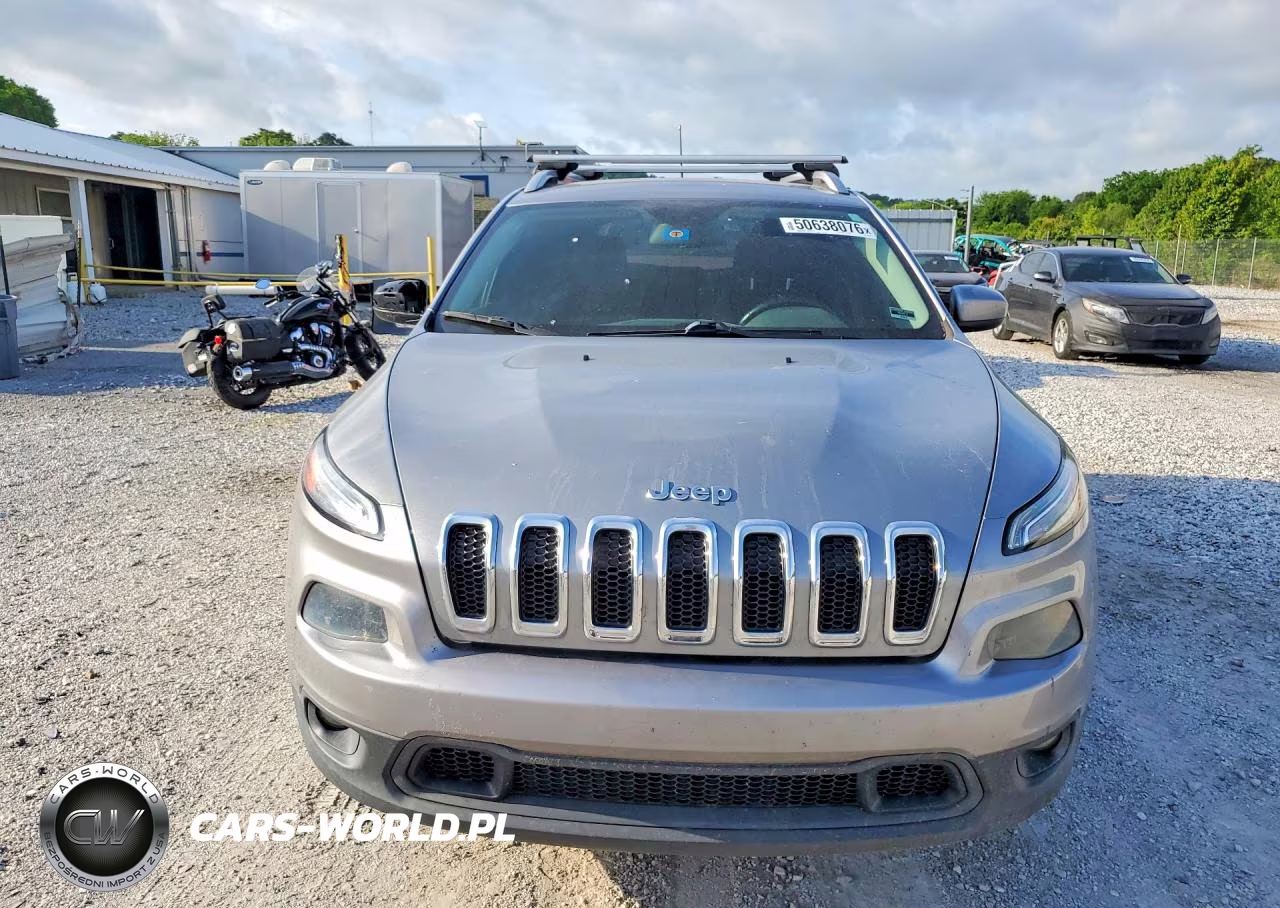 2015 Jeep Cherokee Latitude VIN:1C4PJLCBXFW643374 - 5