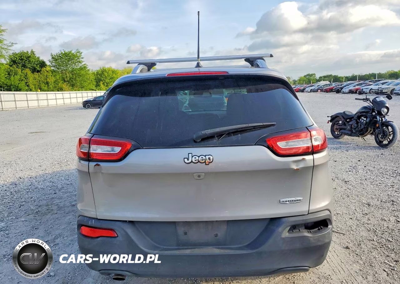 2015 Jeep Cherokee Latitude VIN:1C4PJLCBXFW643374 - 6