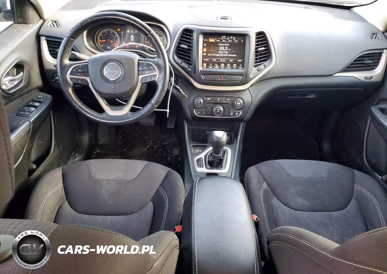 2015 Jeep Cherokee Latitude VIN:1C4PJLCBXFW643374 - 8