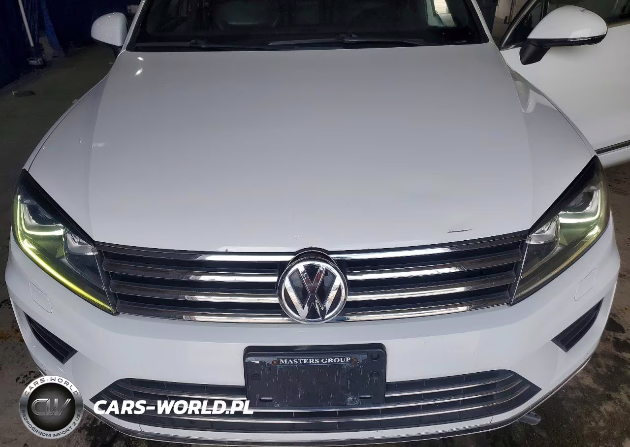 2017 Volkswagen Touareg Wolfsburg VIN:WVGRF7BP1HD000355 - 12
