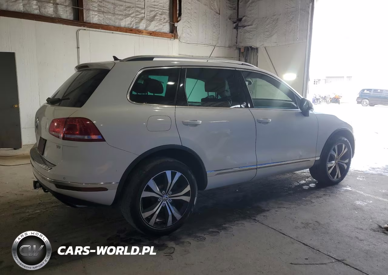 2017 Volkswagen Touareg Wolfsburg VIN:WVGRF7BP1HD000355 - 3