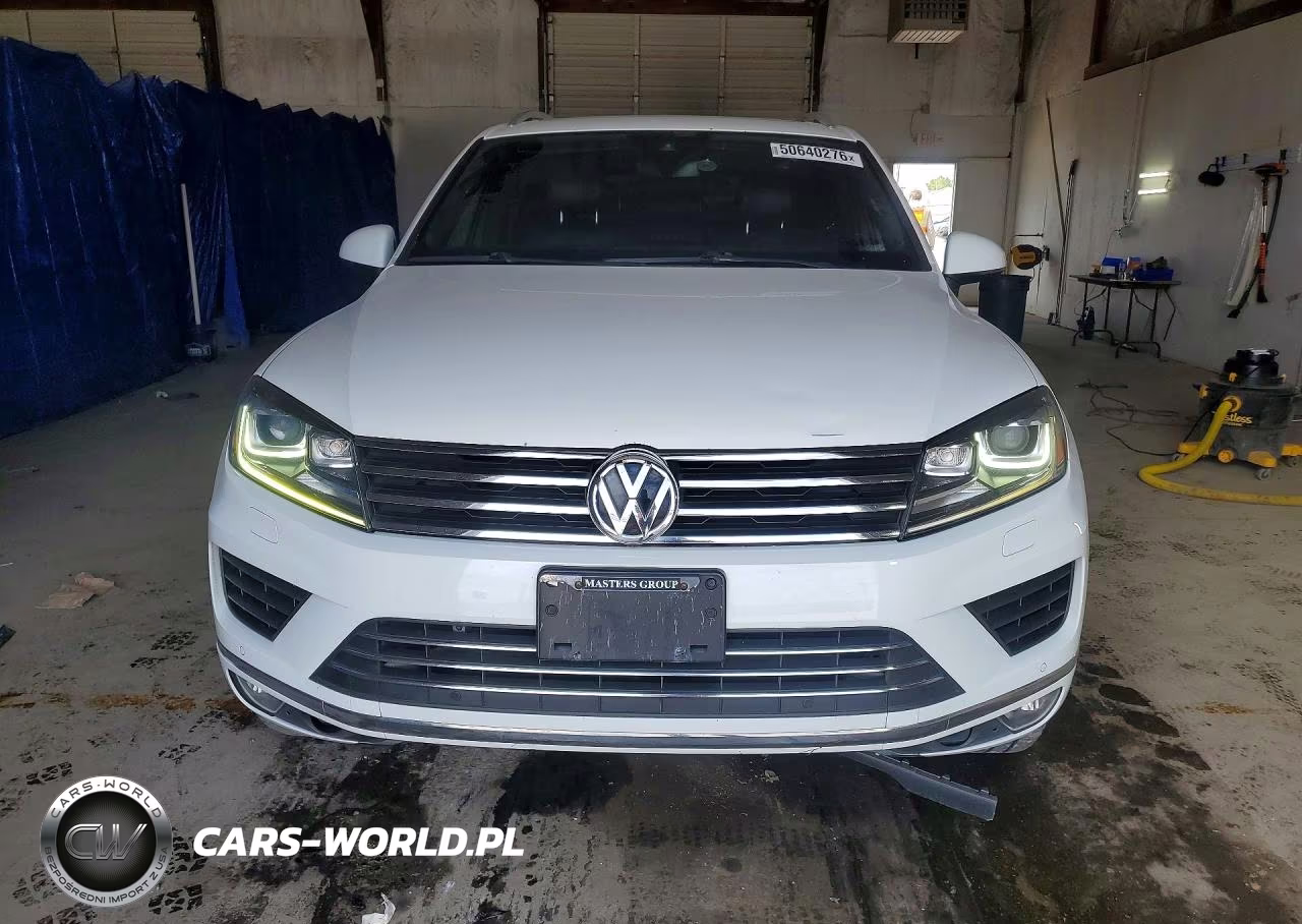 2017 Volkswagen Touareg Wolfsburg VIN:WVGRF7BP1HD000355 - 5