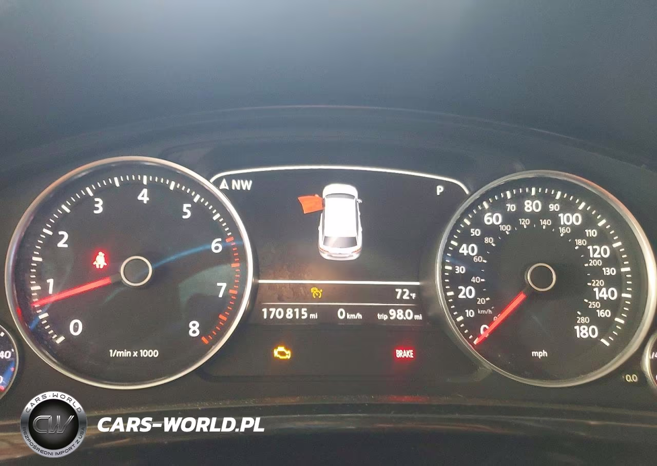 2017 Volkswagen Touareg Wolfsburg VIN:WVGRF7BP1HD000355 - 9