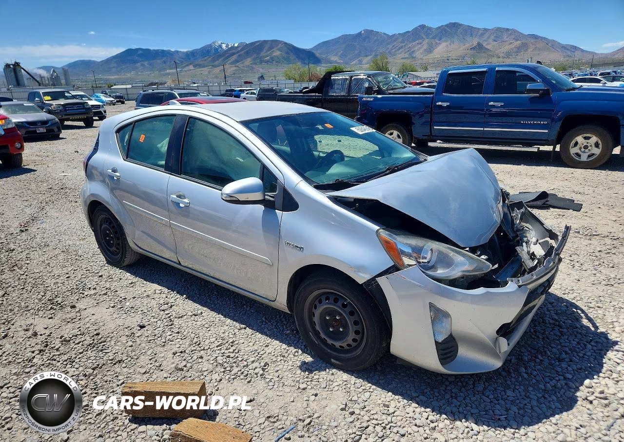 2016 Toyota Prius C Two VIN:JTDKDTB36G1138572 - 4