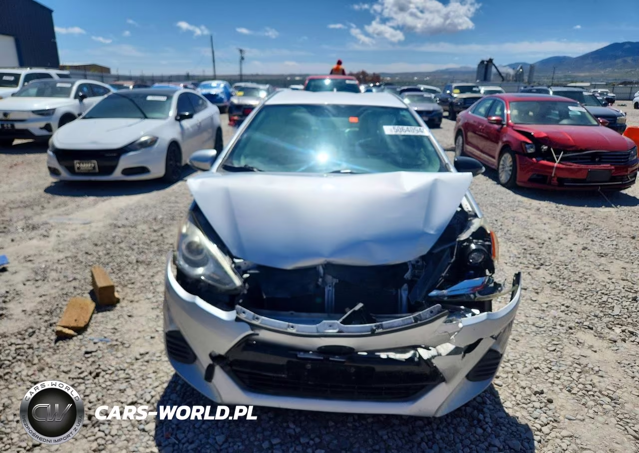 2016 Toyota Prius C Two VIN:JTDKDTB36G1138572 - 5