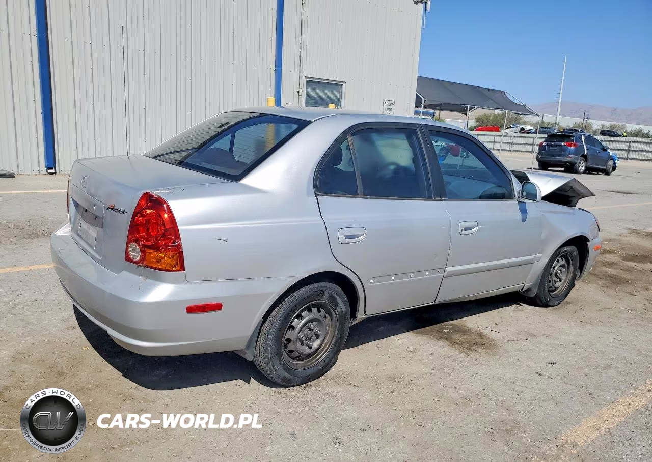 2005 Hyundai Accent Gl VIN:KMHCG45CX5U625326 - 3