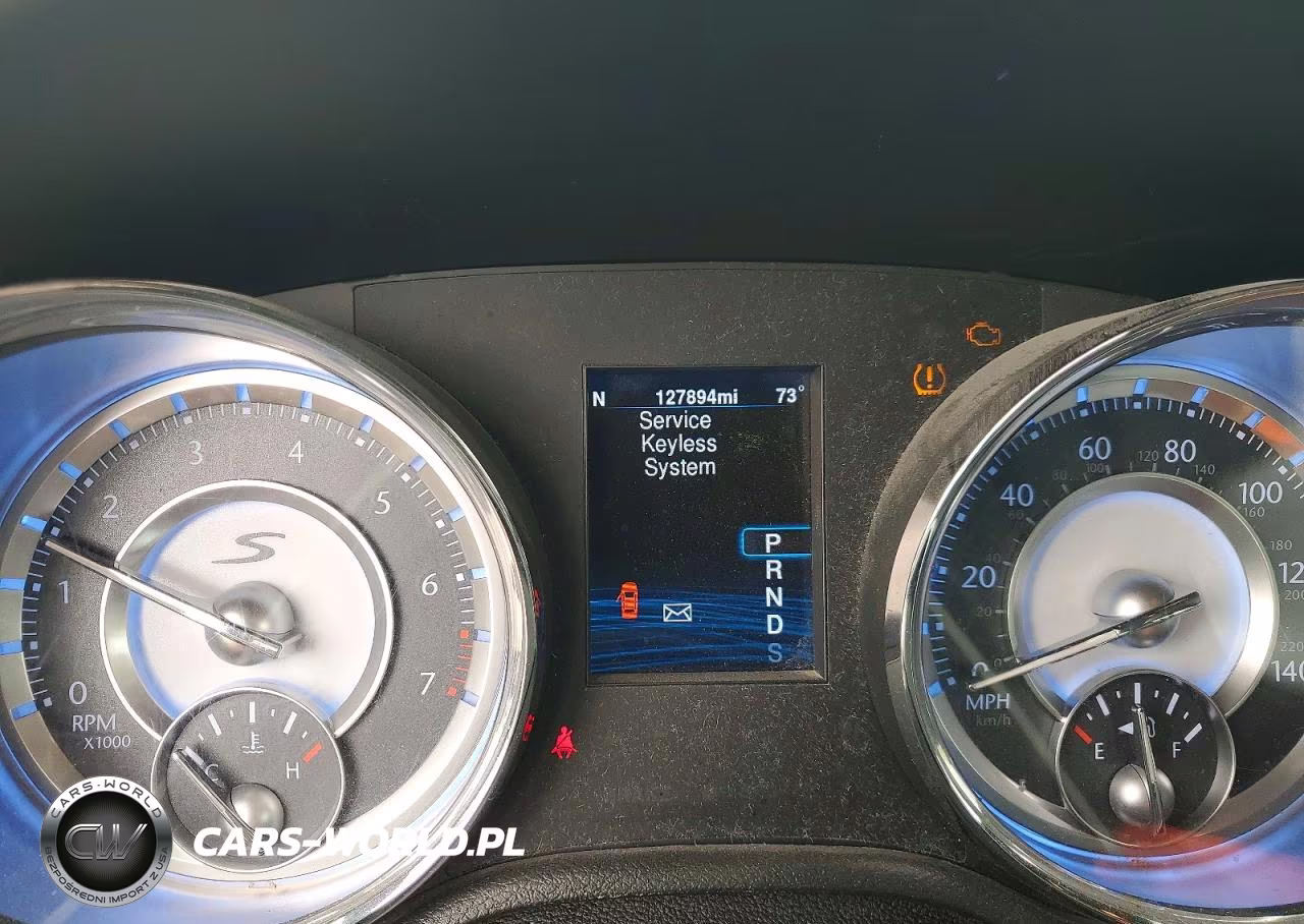 2014 Chrysler 300 S VIN:2C3CCABG8EH361181 - 9