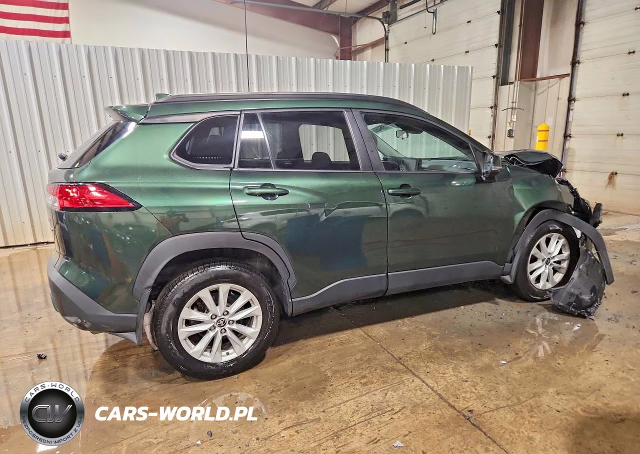 2022 Toyota Corolla Cross Le VIN:7MUCAABG5NV016697 - 3