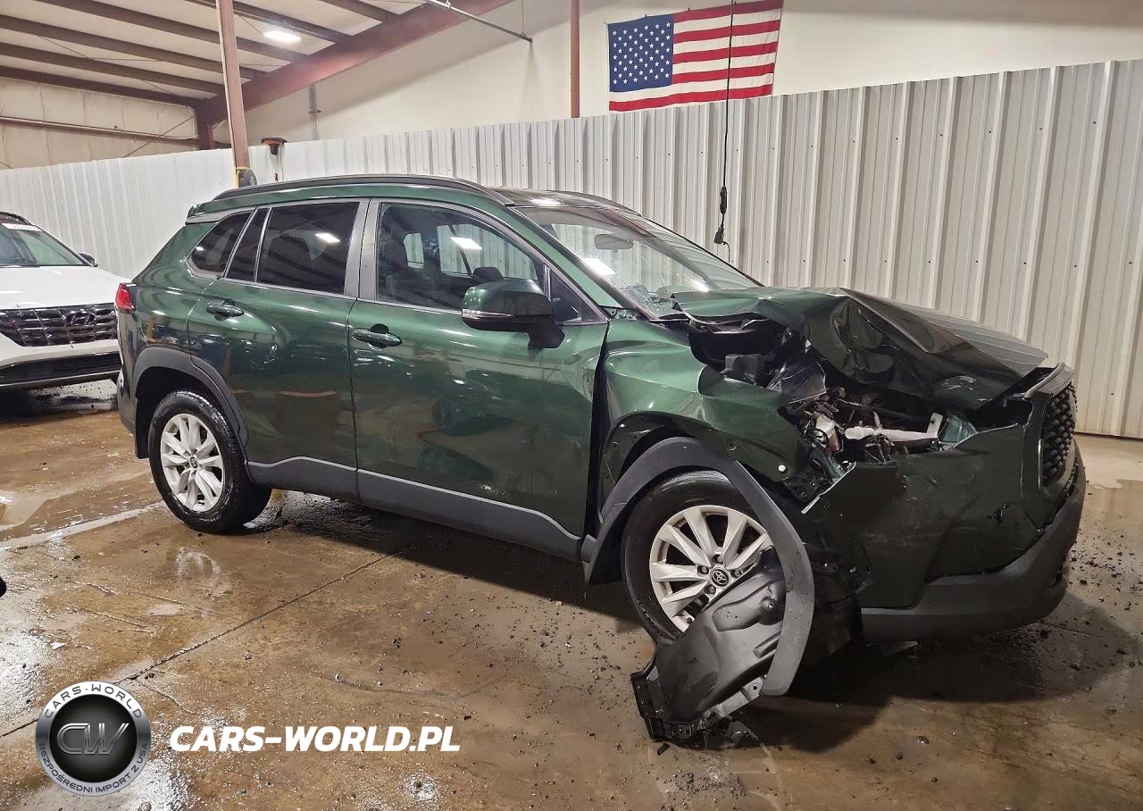 2022 Toyota Corolla Cross Le VIN:7MUCAABG5NV016697 - 4