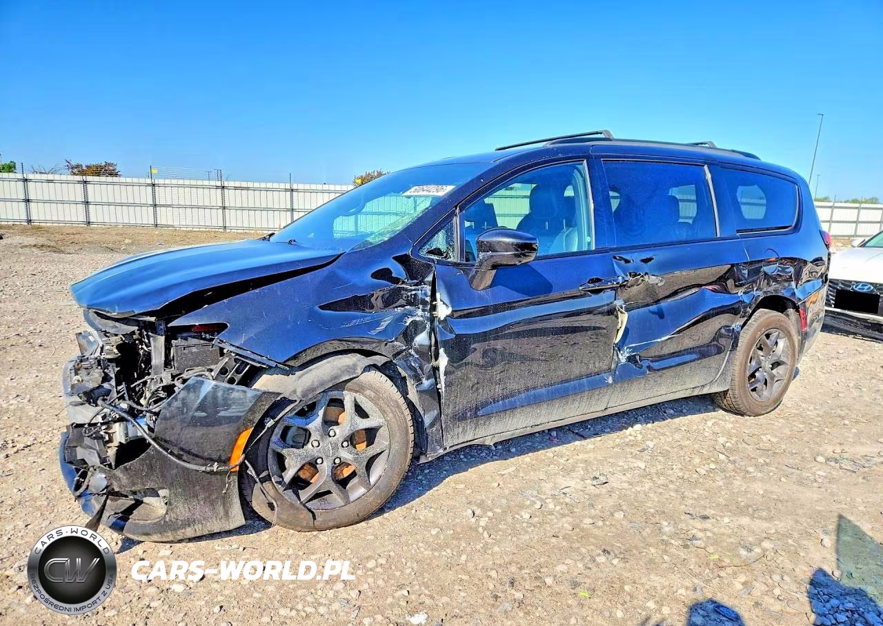 2018 Chrysler Pacifica Touring L Plus – zdjęcie 1 z 13