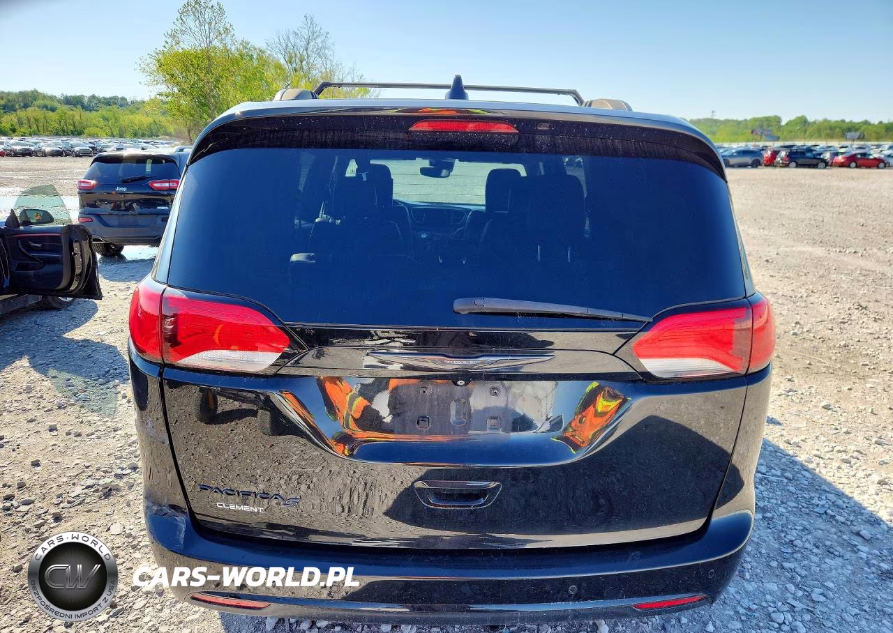 2018 Chrysler Pacifica Touring L Plus VIN:2C4RC1EG6JR322076 - 6