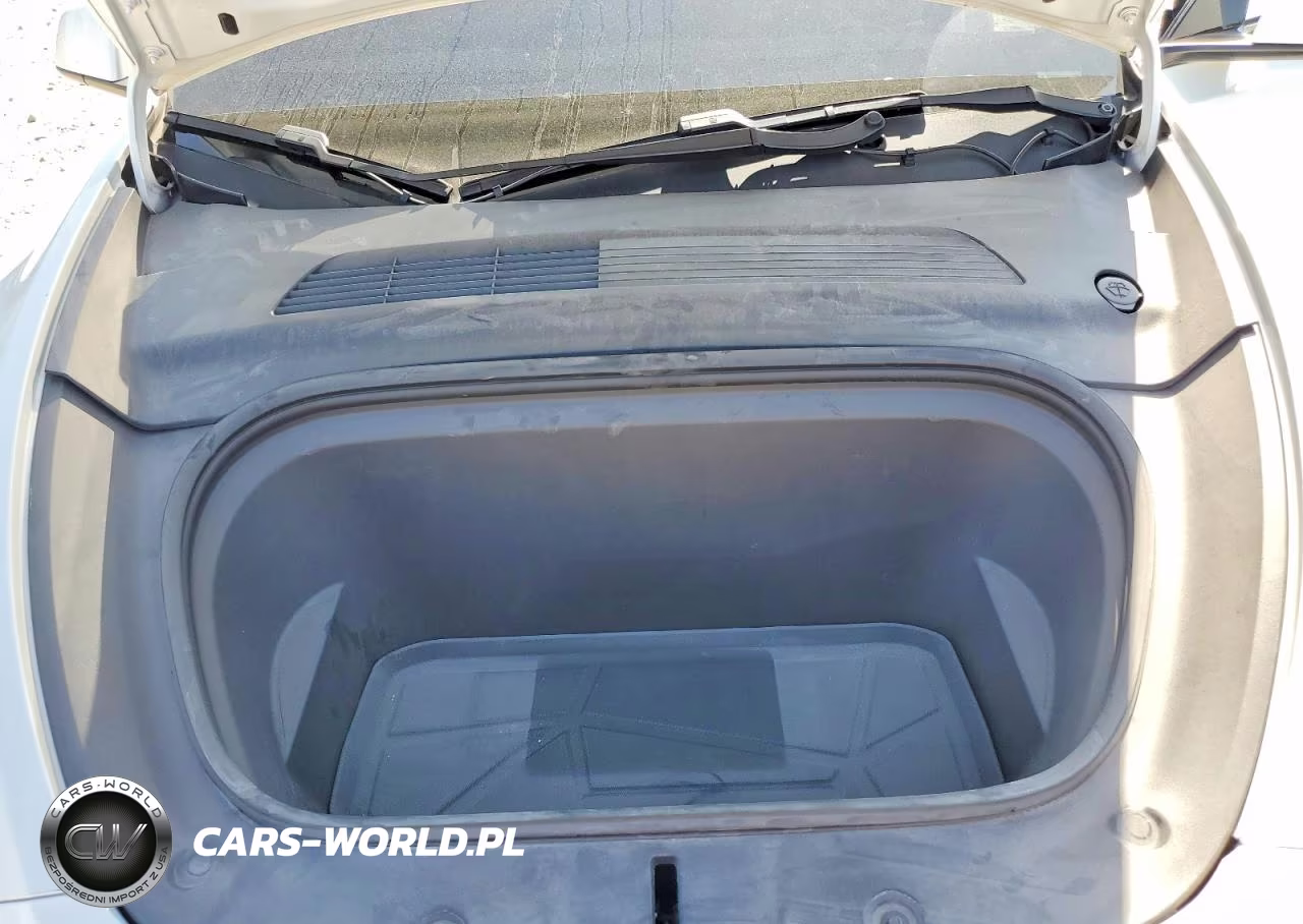 2020 Tesla Model Y VIN:5YJYGDEF4LF011379 - 11