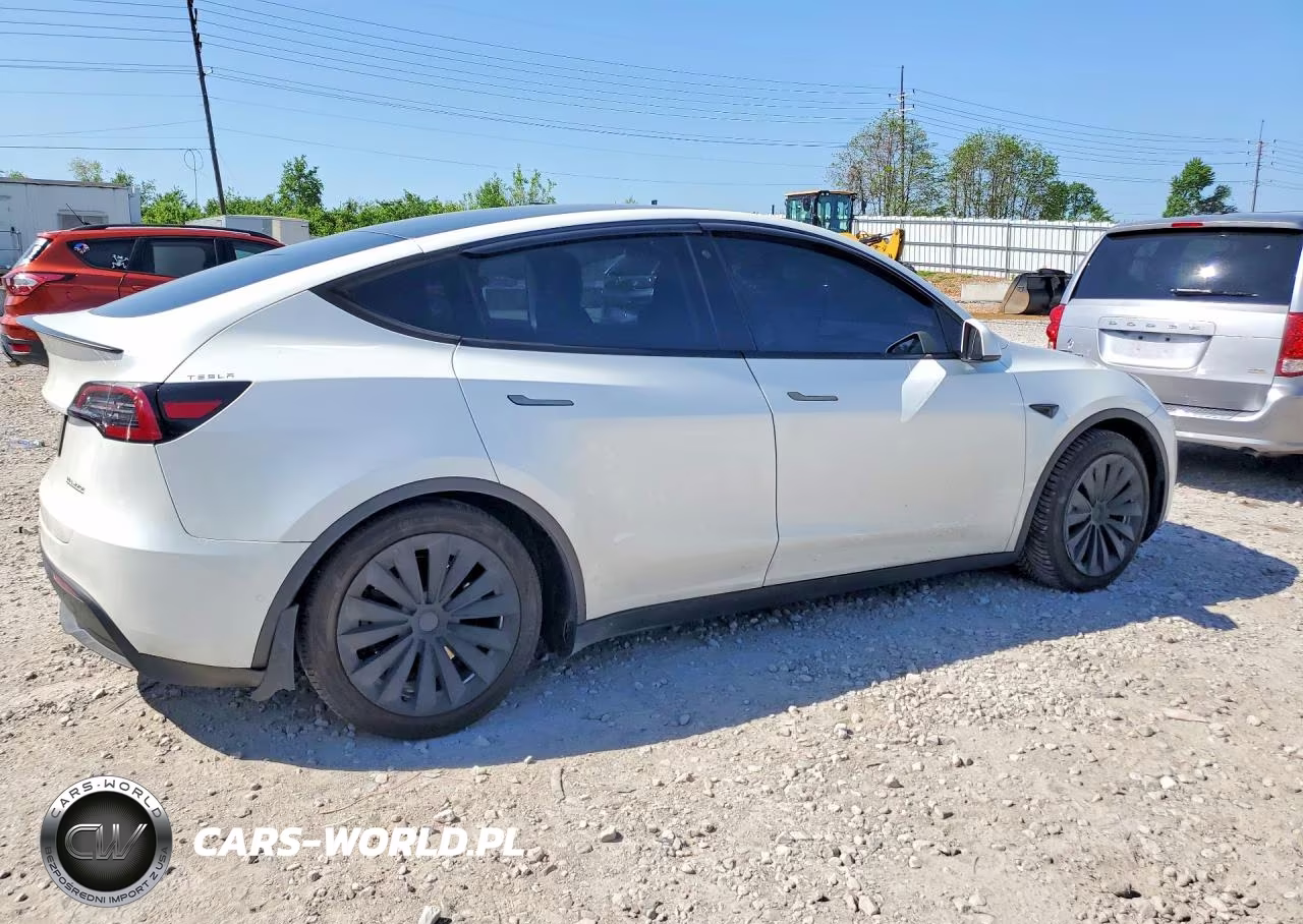 2020 Tesla Model Y VIN:5YJYGDEF4LF011379 - 3