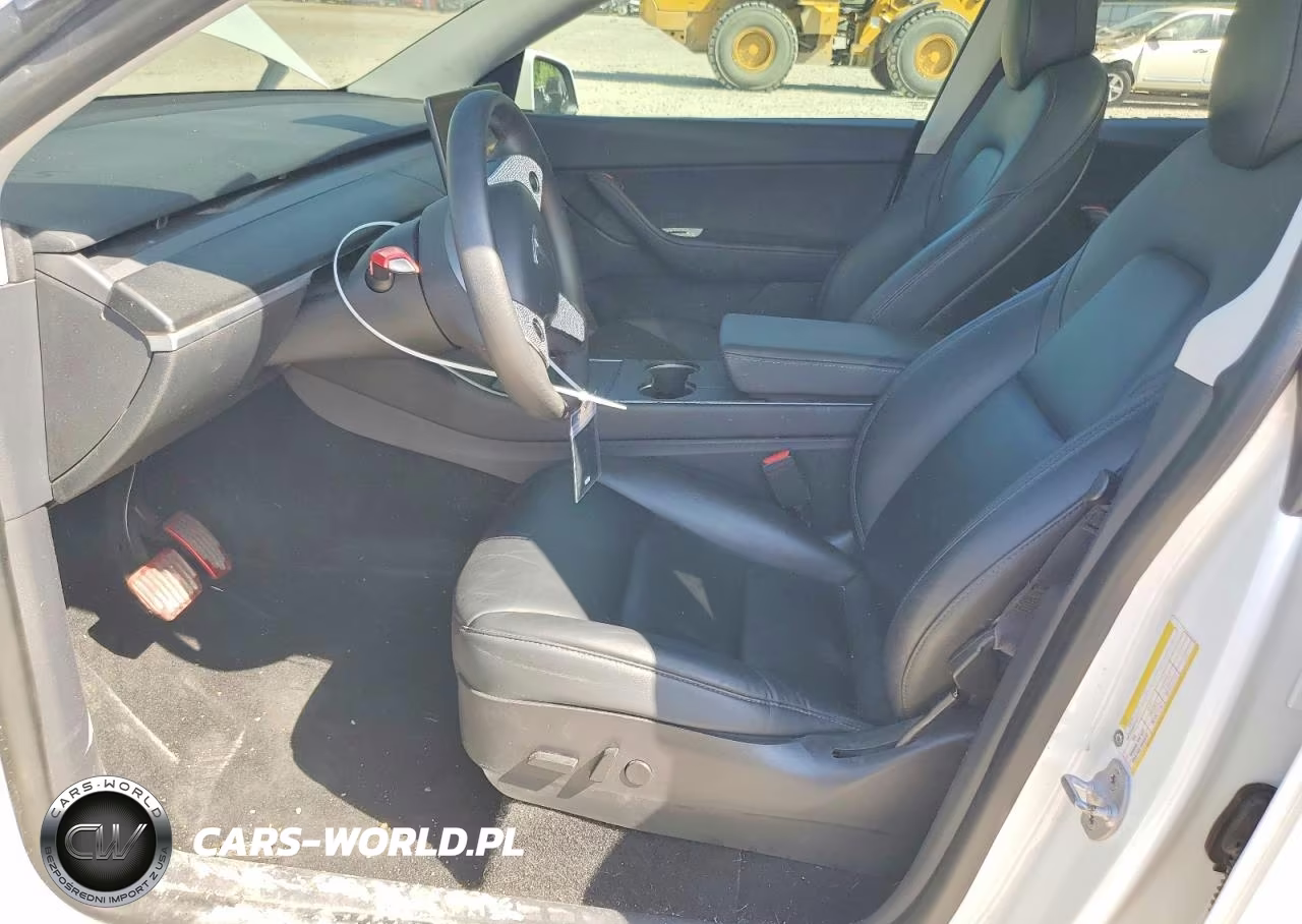 2020 Tesla Model Y VIN:5YJYGDEF4LF011379 - 7