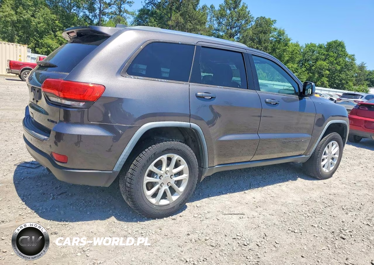 2015 Jeep Grand Cherokee Laredo VIN:1C4RJEAG6FC231750 - 3