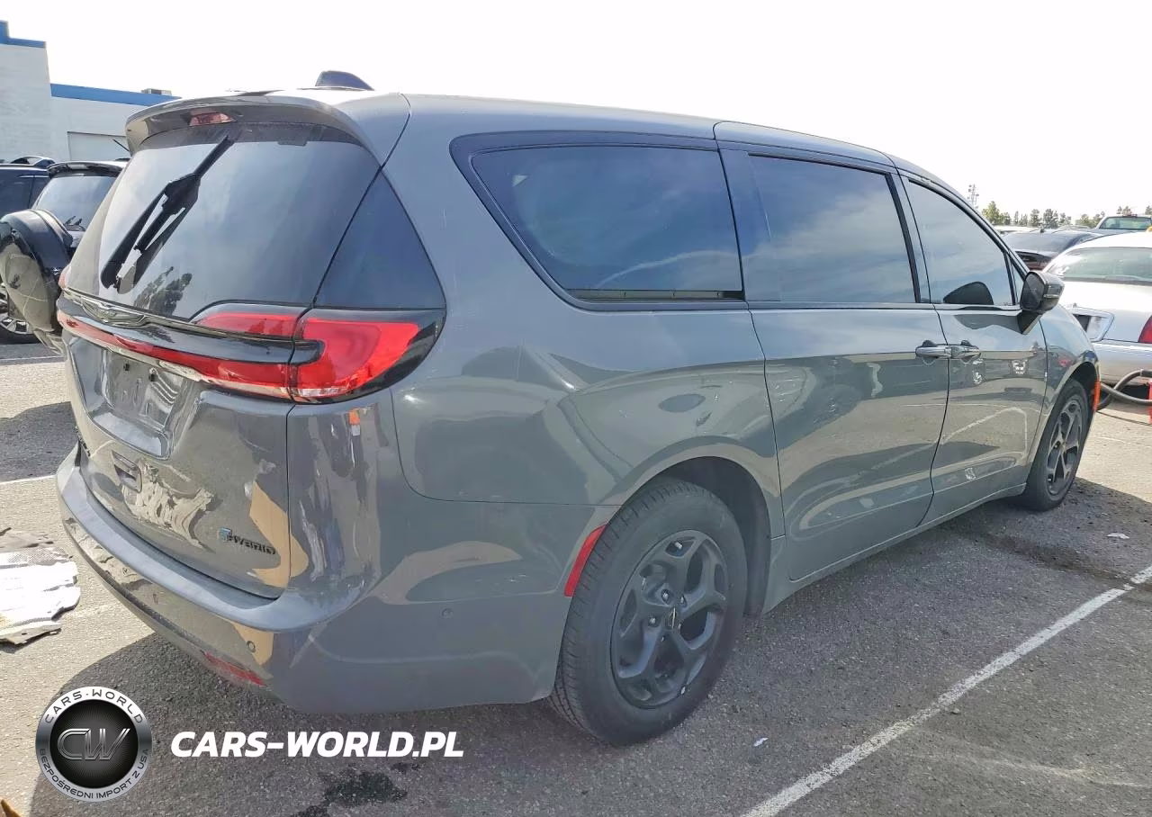 2023 Chrysler Pacifica Hybrid Touring L VIN:2C4RC1L74PR543512 - 3