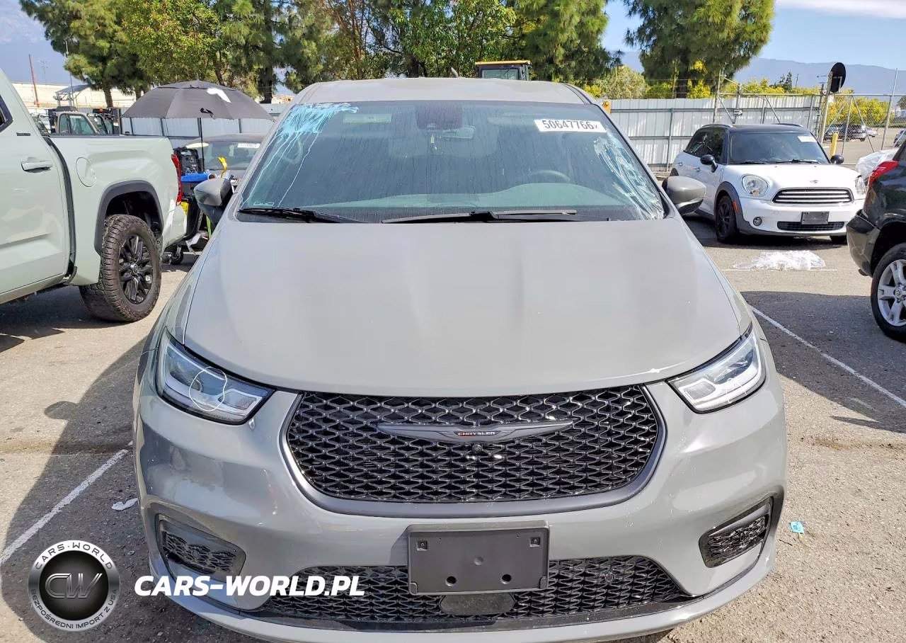 2023 Chrysler Pacifica Hybrid Touring L VIN:2C4RC1L74PR543512 - 5