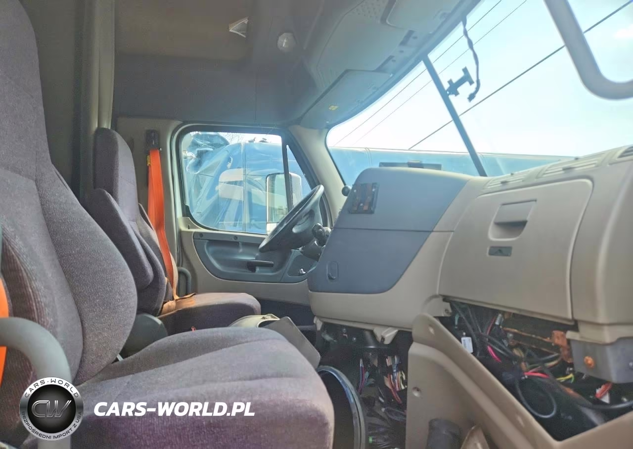 2018 Freightliner Cascadia 125 Semi Truck VIN:1FUJGLDV8JLJY8055 - 5