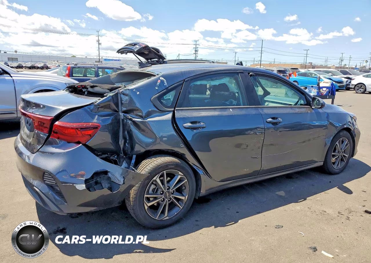 2024 Kia Forte Lxs VIN:3KPF24AD4RE750034 - 3