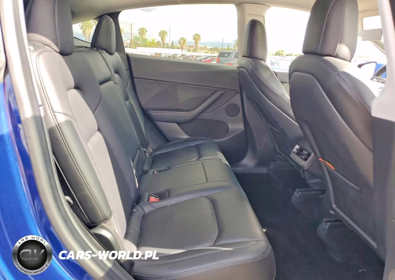 2020 Tesla Model Y VIN:5YJYGDEE8LF055439 - 11