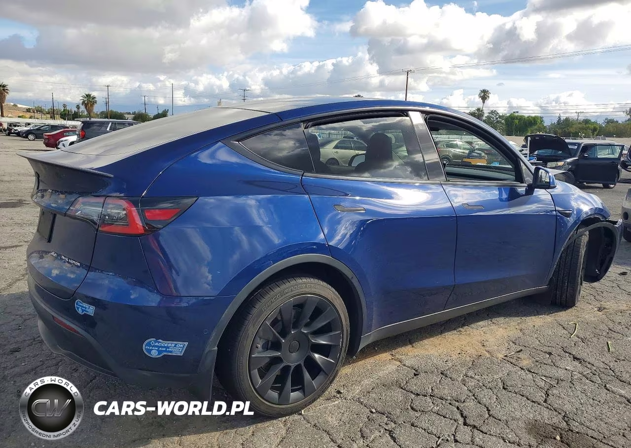 2020 Tesla Model Y VIN:5YJYGDEE8LF055439 - 3