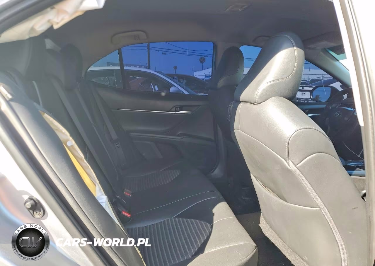 2018 Toyota Camry Se VIN:4T1B11HK5JU601136 - 10